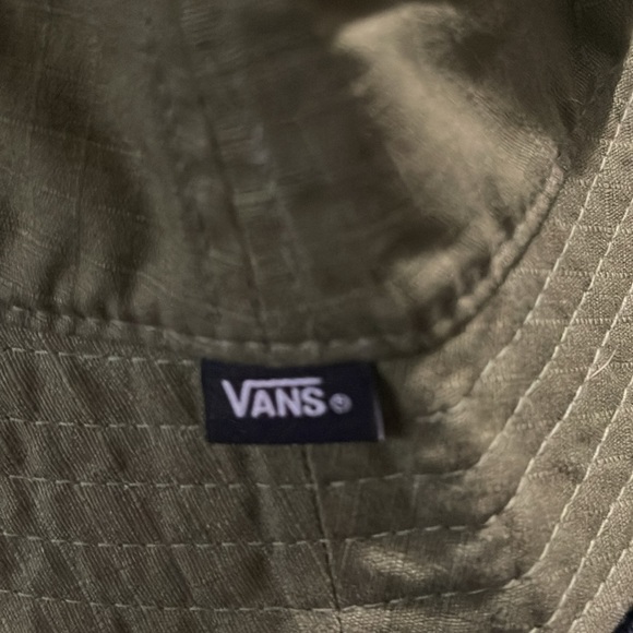 New never worn vans bucket hat size youth large/extra large. Colour is green. - Picture 2 of 4